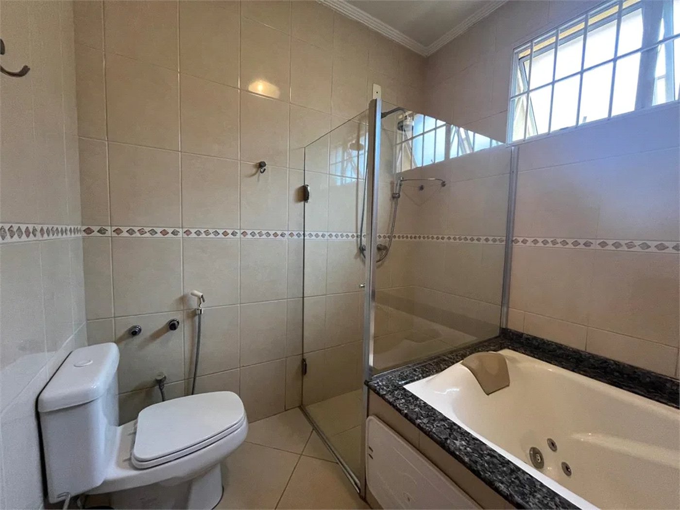 Sobrado à venda com 4 quartos, sendo 1 suíte, em Vila Cordeiro, São Paulo, SP