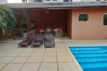Sobrado à venda com 4 quartos, sendo 2 suítes, em Vila Petrópolis, Atibaia, SP