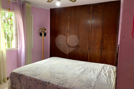 Casa à venda com 3 quartos, sendo 1 suíte,  em Bosque da Saúde, São Paulo, SP