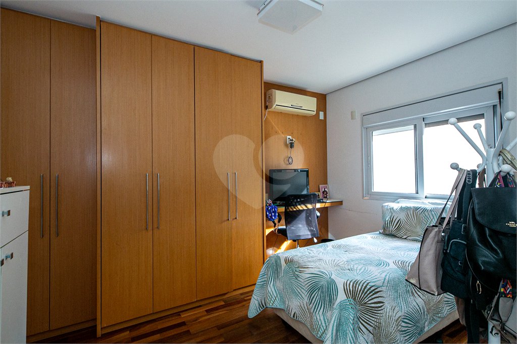Casa à venda com 5 quartos, sendo 4 suítes, no condomínio Villa de Monterey, São Paulo - SP