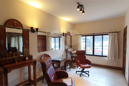Sobrado à venda com 4 quartos, sendo 2 suítes, em Moema, São Paulo, SP