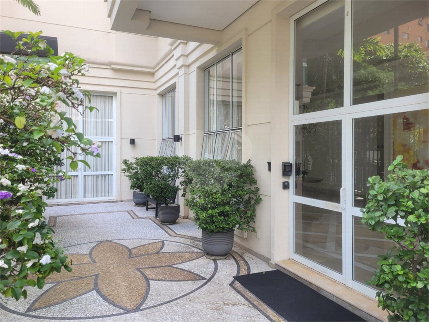 Apartamento à venda com 3 quartos, sendo 2 suítes, em Vila Uberabinha, São Paulo, SP