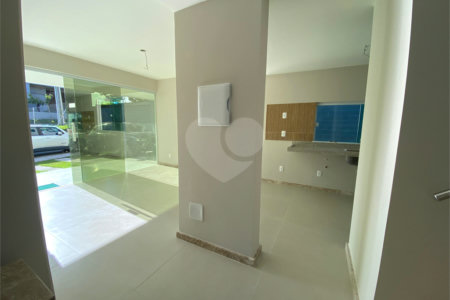 Casa à venda com 4 quartos, sendo 3 suítes, em Orla Norte, Porto Seguro, BA