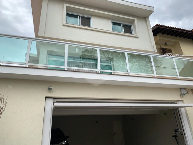Sobrado à venda com 3 quartos, sendo 2 suítes,  em Tremembé, São Paulo, SP
