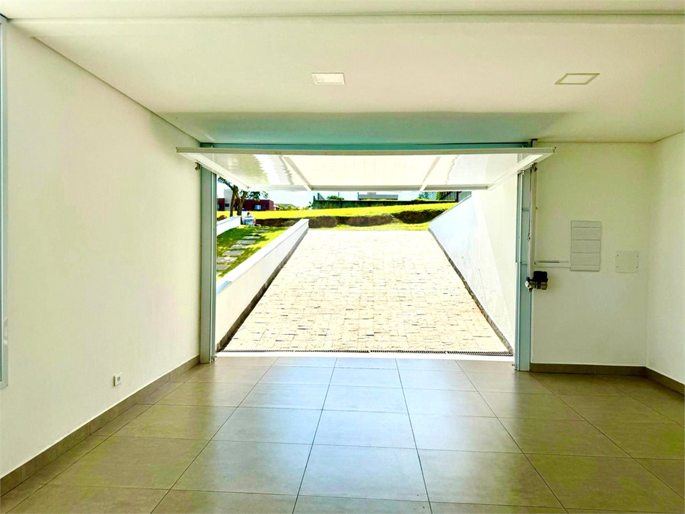 Casa à venda com 4 quartos, sendo 3 suítes, no condomínio Village Araçoiaba, Araçoiaba da Serra - SP