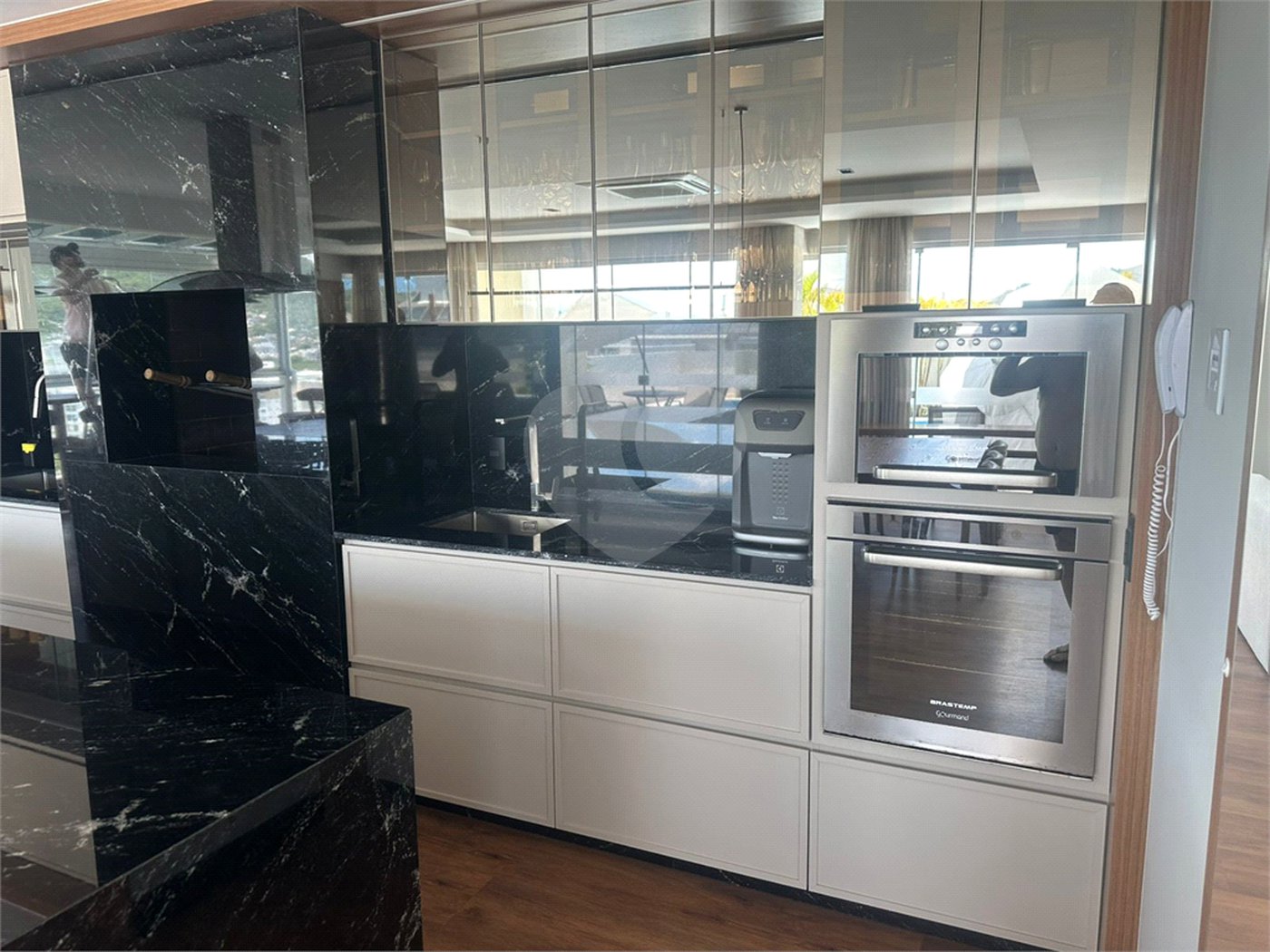 Apartamento à venda ou para alugar com 2 suítes em Itacorubi, Florianópolis, SC
