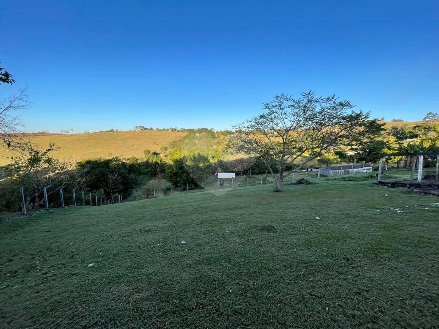 Chácara à venda ou para alugar com 4 quartos, sendo 1 suíte,  em Chácaras Rurais Guararema, Jacareí, SP