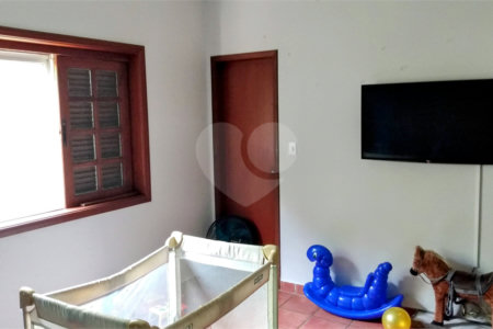 Casa à venda com 4 quartos, sendo 1 suíte, no condomínio Residencial Vale das Laranjeiras, Indaiatuba - SP