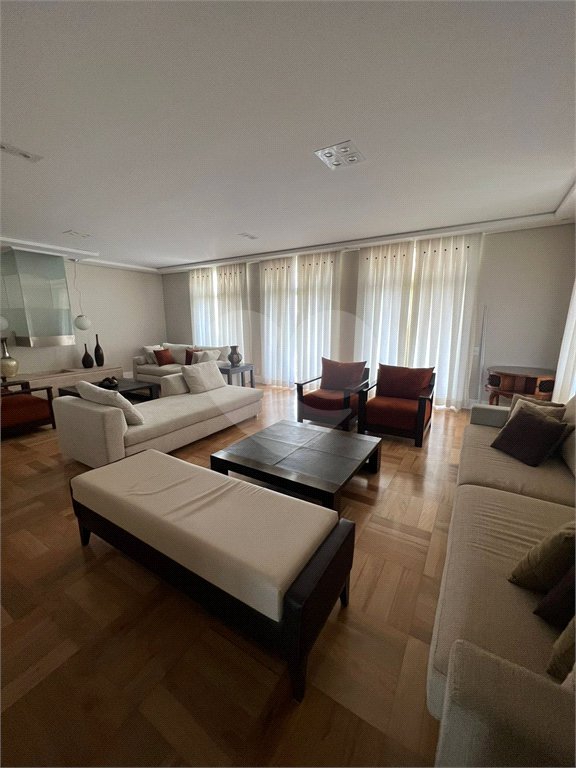 Apartamento à venda com 4 quartos, sendo 2 suítes,  em Vila Oliveira, Mogi das Cruzes, SP