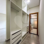 Indaiatuba - Condomínio Milano - Sobrado - 350 m² de terreno - 240 m² de área construída - 4 vagas de garagem, sendo 2 cobertas - Salas de estar e jantar integradas - 3 suítes com closet e varanda no pavimento superior - Escritório no térreo - Espaço gourmet com churrasqueira - Banheiro externo