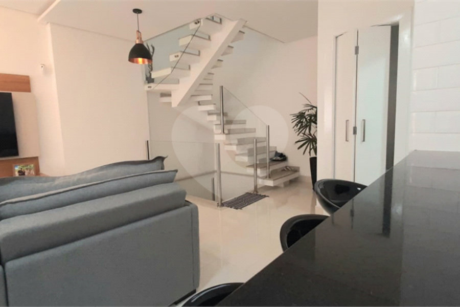 Casa à venda com 3 quartos, sendo 1 suíte, no condomínio Residencial Gran Veiga, São Paulo - SP