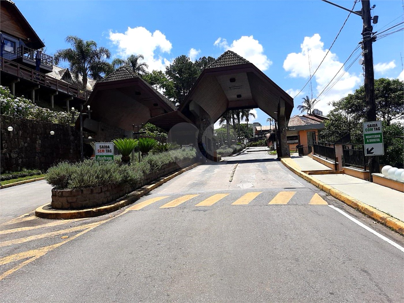 Casa à venda com 4 suítes no condomínio Alpes da Cantareira, Mairiporã - SP