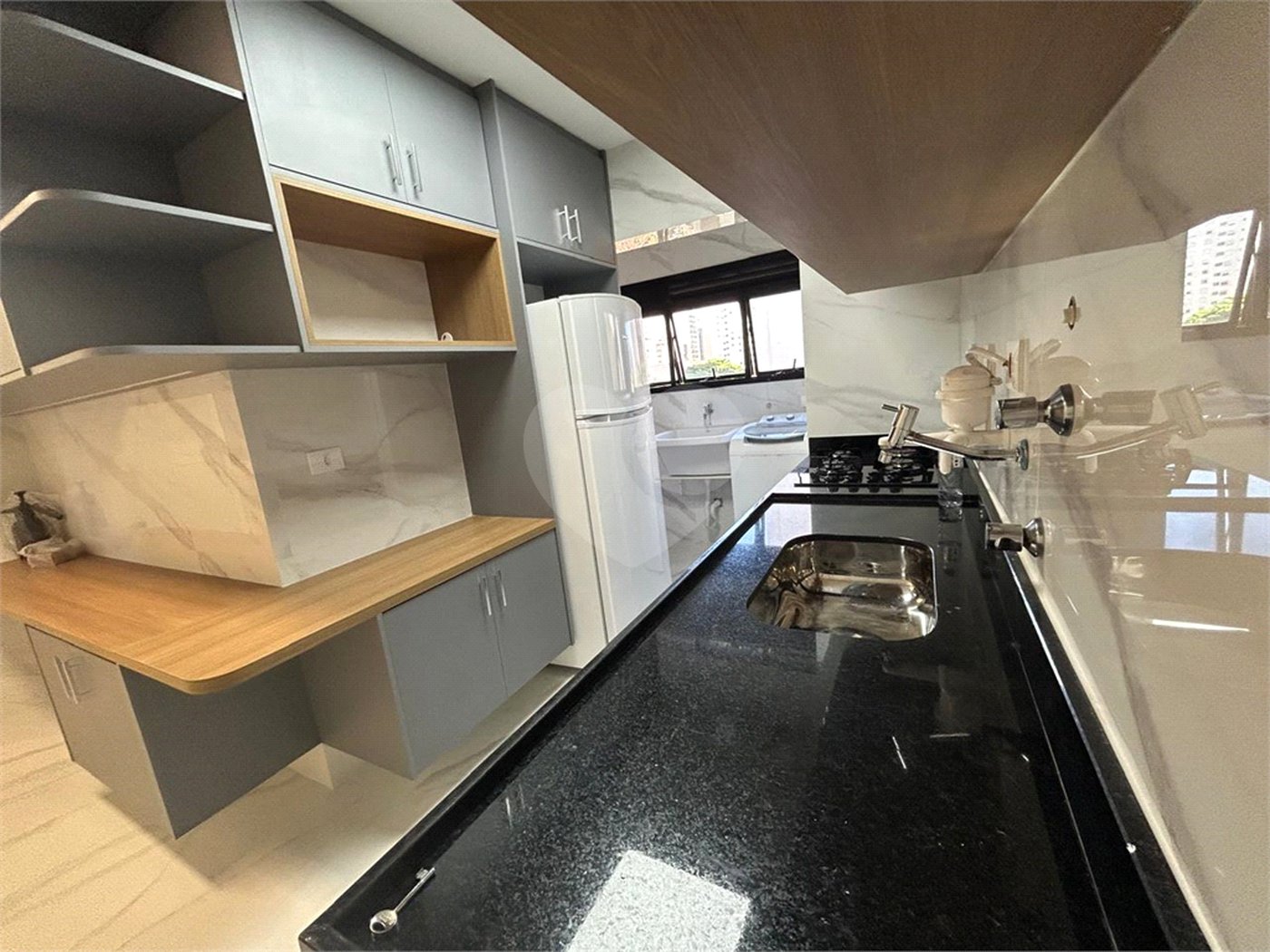 Apartamento para alugar com 3 quartos, sendo 1 suíte,  em Pinheiros, São Paulo, SP