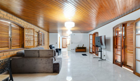 Casa Térrea à venda com 5 quartos, sendo 2 suítes, em Alto da Boa Vista, São Paulo, SP