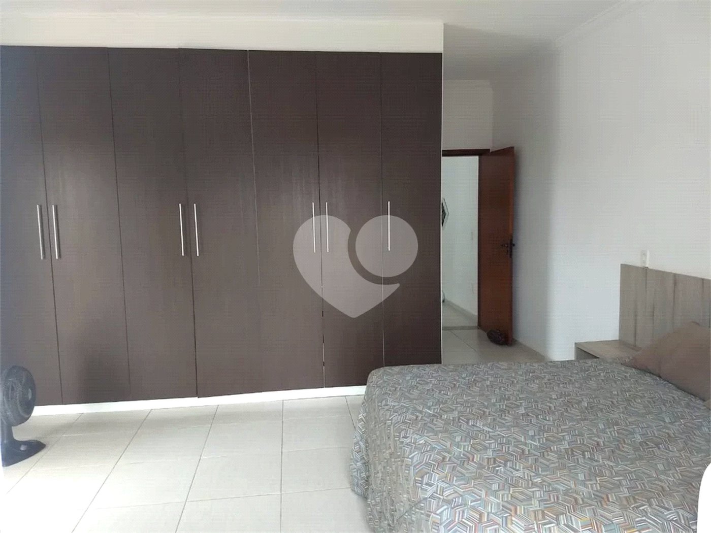 Casa à venda com 3 quartos, sendo 1 suíte, no condomínio Acmti - Colinas do Mosteiro, Terras de Itaici e Recanto dos Pássaros, Indaiatuba - SP