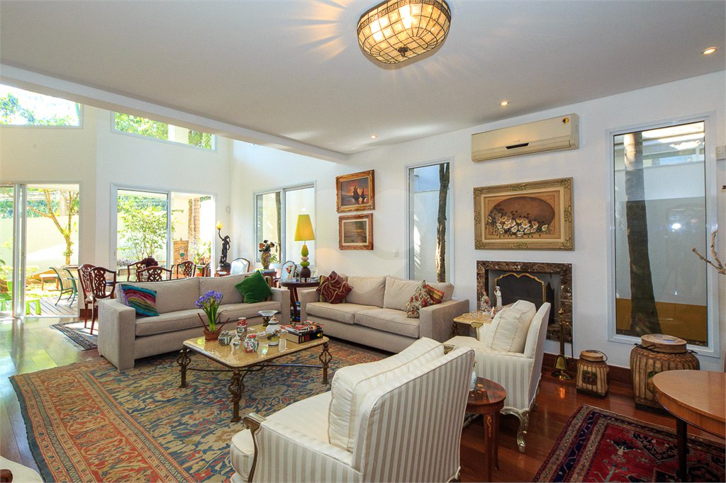 Casa à venda com 4 suítes no condomínio Vila Alba, São Paulo - SP