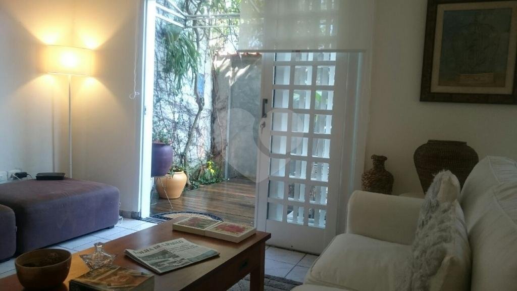 Sobrado à venda com 3 quartos, sendo 2 suítes, em Artur Alvim, São Paulo, SP