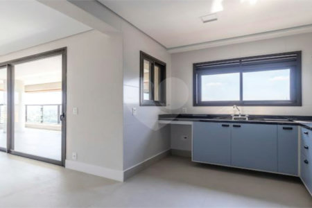 Apartamento à venda com 3 suítes em Moema, São Paulo, SP