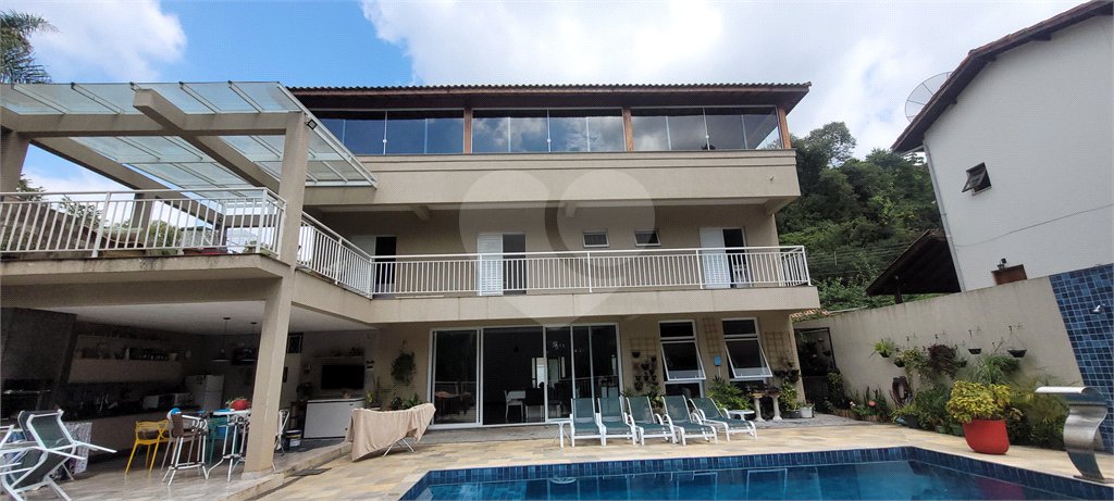 Casa à venda ou para alugar com 3 suítes no condomínio Sausalito, Mairiporã - SP