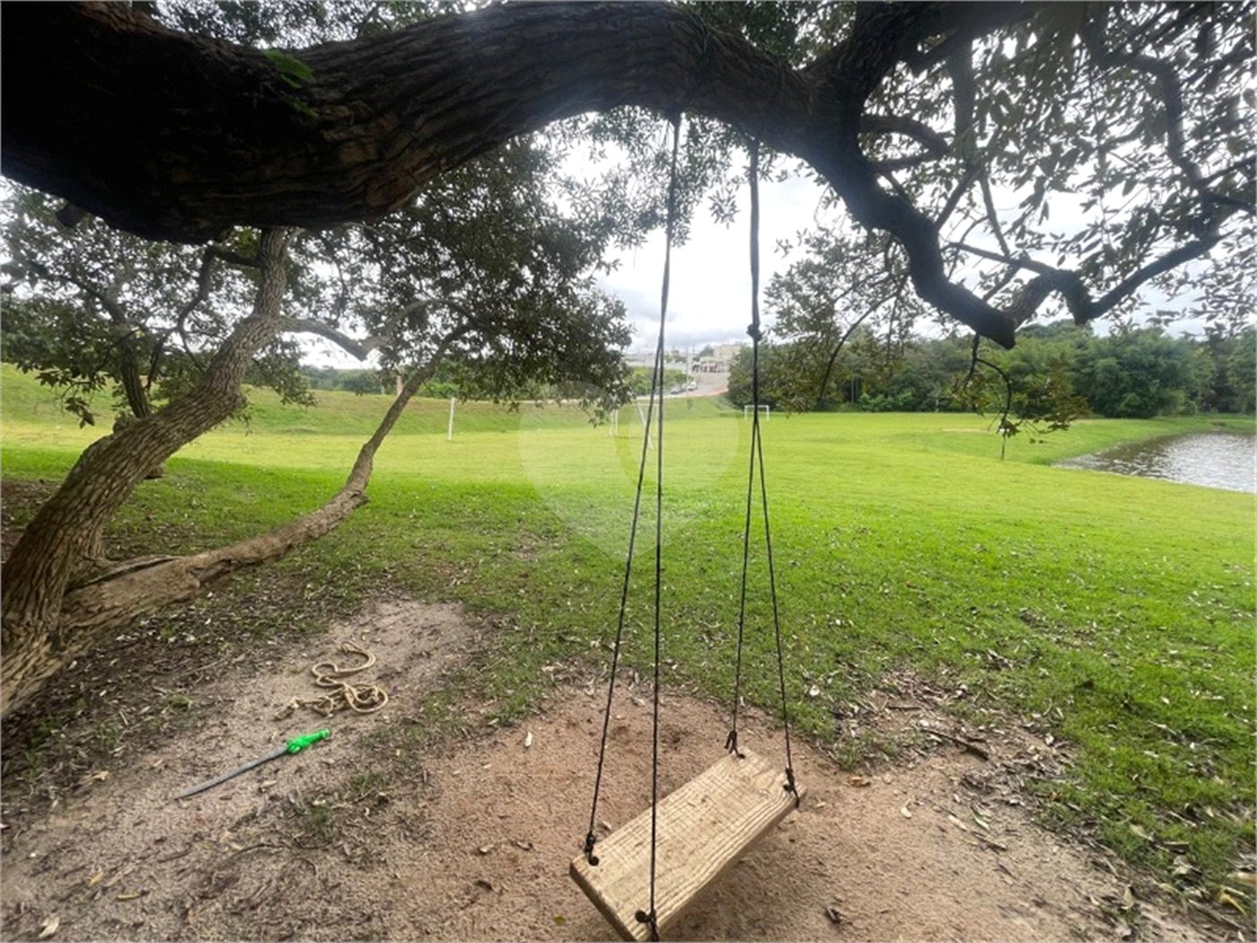 Casa à venda com 3 suítes no condomínio Jardim Residencial Helena Maria, Sorocaba - SP
