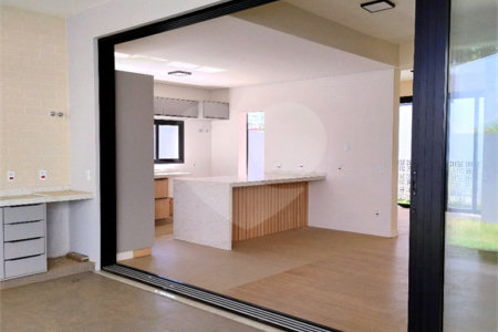 Casa a venda no condomínio Faber III