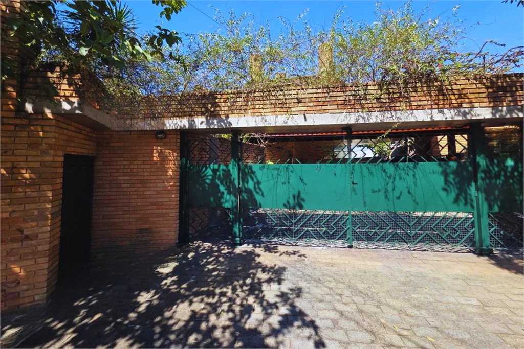 Casa à venda com 4 quartos, sendo 2 suítes, em Cidade São Francisco, São Paulo, SP