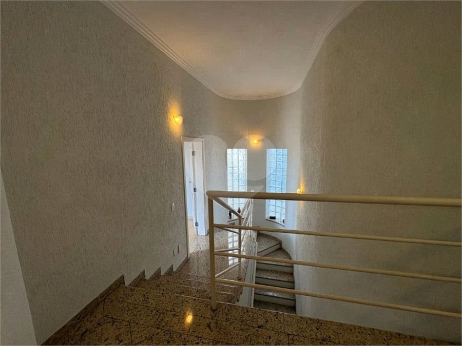 Casa à venda com 5 quartos, sendo 3 suítes, no condomínio Granja Olga III, Sorocaba - SP