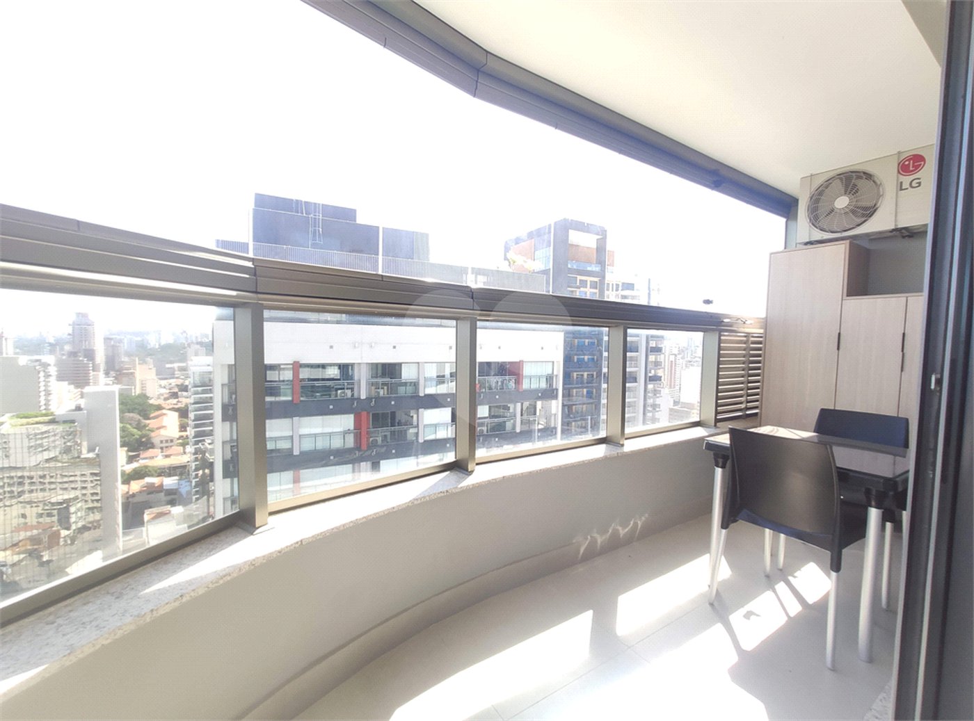 Apartamento à venda ou para alugar com 1 suíte em Pinheiros, São Paulo, SP