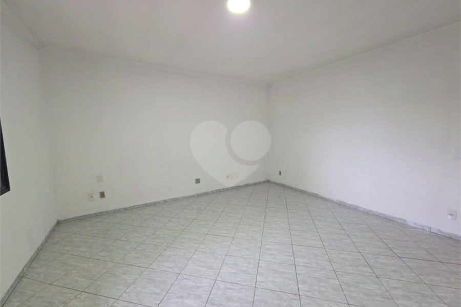 Sobrado à venda com 3 quartos em Vila Rica, São Paulo, SP