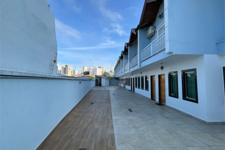 Casa à venda com 3 quartos, sendo 1 suíte, no condomínio Mira Estrela, São Paulo - SP