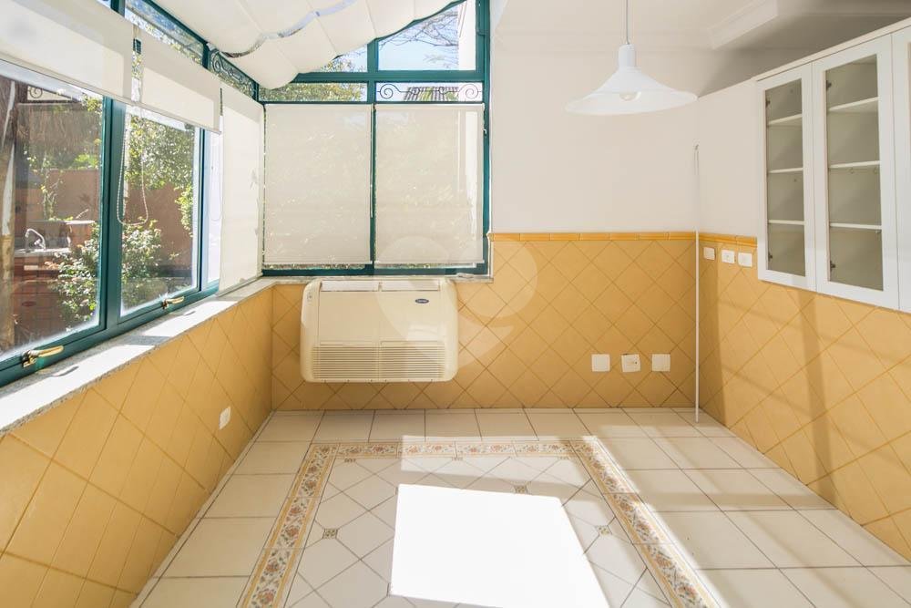Casa à venda com 4 suítes no condomínio Jardim das Azaléias, São Paulo - SP