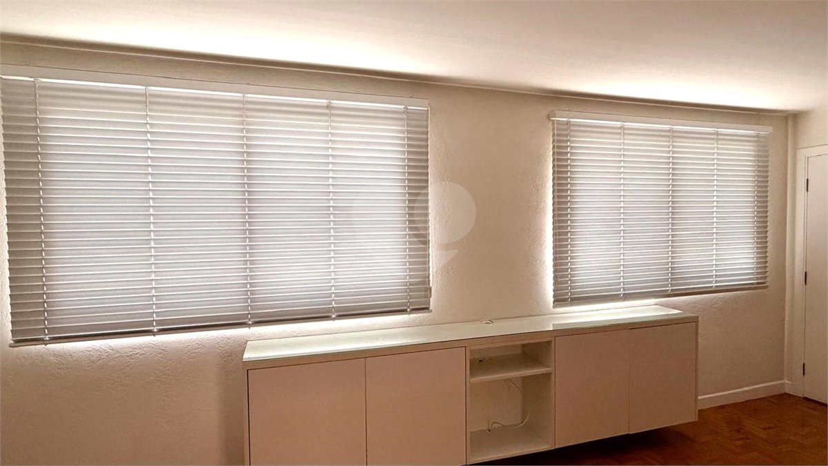 Apartamento à venda com 3 quartos, sendo 1 suíte,  em Moema, São Paulo, SP
