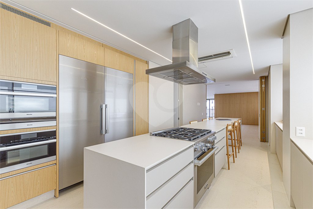 Apartamento à venda com 4 suítes em Moema, São Paulo, SP