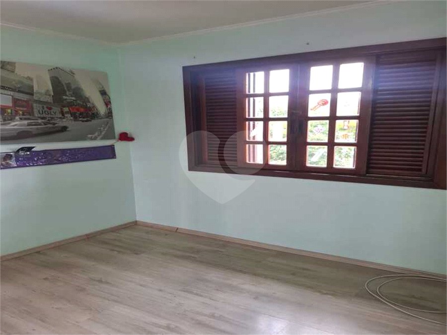 Casa à venda com 4 quartos, sendo 1 suíte, no condomínio Conjunto Residencial Green Village I, Mogi das Cruzes - SP