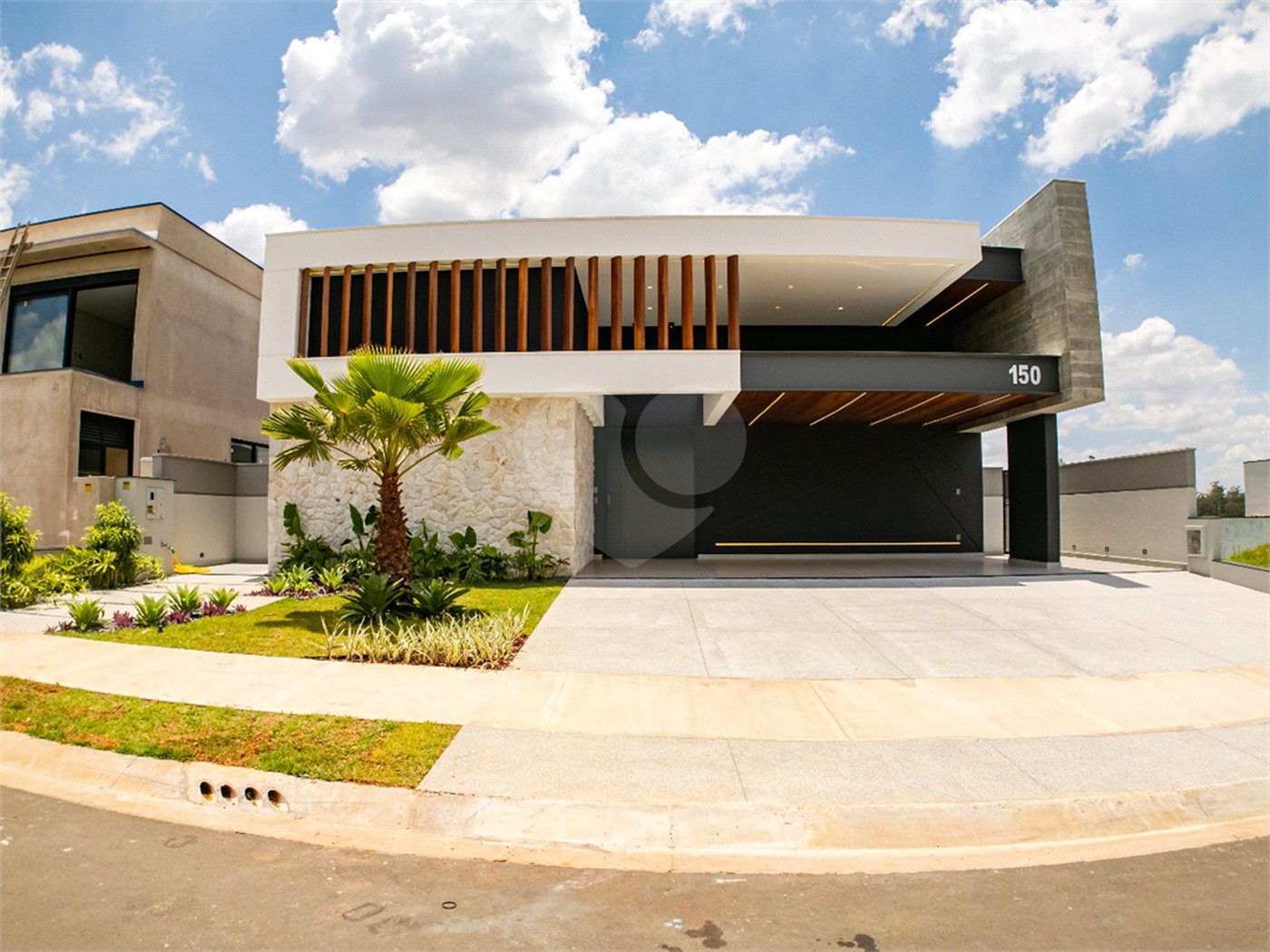 Casa à venda com 3 suítes no condomínio Villa dos Pinheiros, Indaiatuba - SP