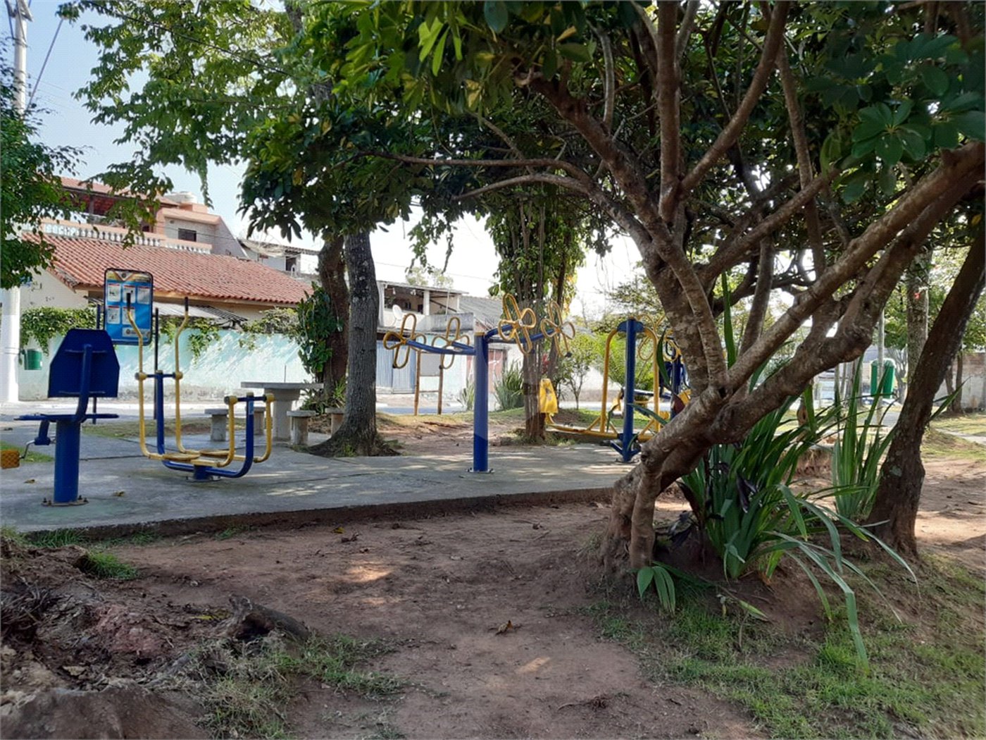 Casa Térrea à venda com 4 quartos em Vila Ernesto, São Paulo, SP