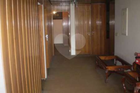Sobrado à venda com 7 quartos, sendo 4 suítes, em Jardim Petrópolis, São Paulo, SP