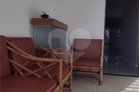Sobrado à venda com 3 quartos em Parque Santa Rosa, Suzano, SP