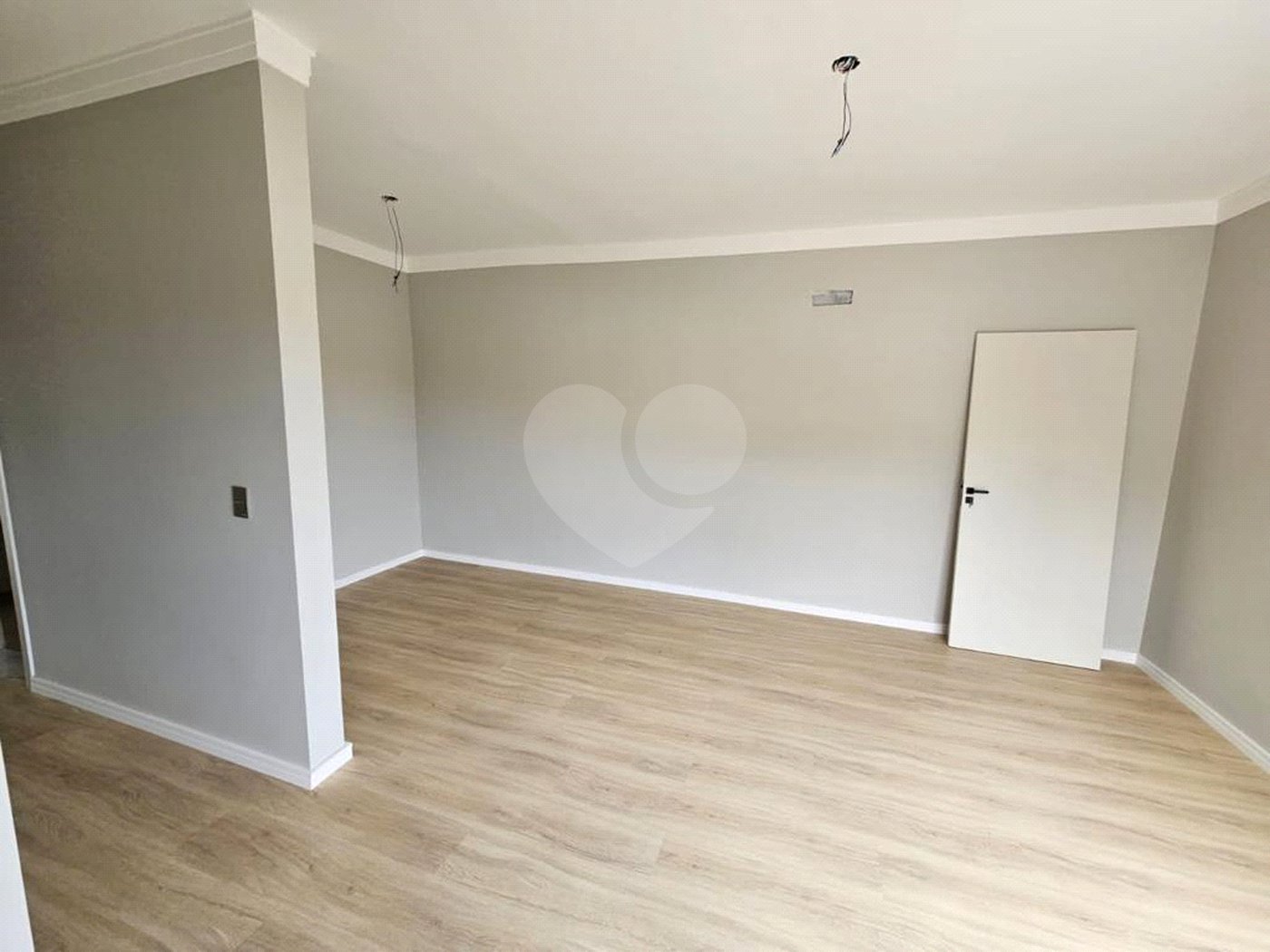 Casa à venda com 3 quartos, sendo 4 suítes, no condomínio Reserva dos Vinhedos, Louveira - SP