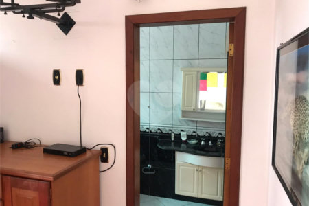 Casa à venda com 2 quartos, sendo 3 suítes, em Vila Oliveira, Mogi das Cruzes, SP