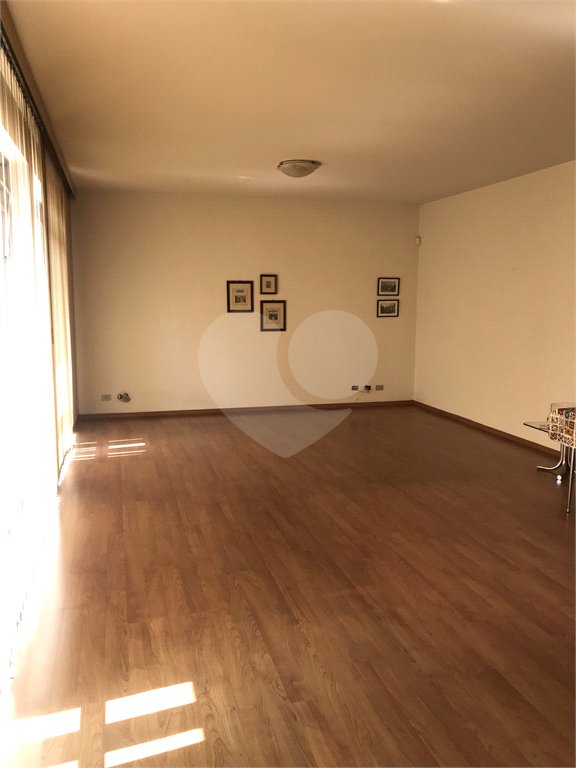 Sobrado à venda com 5 quartos, sendo 1 suíte, em Jardim São Bento, São Paulo, SP