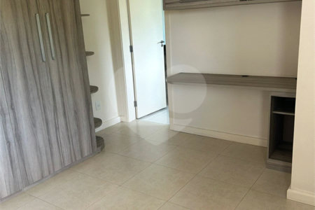 Casa à venda com 3 suítes no condomínio Terras de São Francisco, Vinhedo - SP