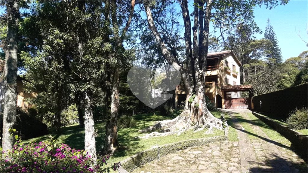 Casa à venda com 3 quartos, sendo 1 suíte, no condomínio Jardim da Monntanha II, Mairiporã - SP