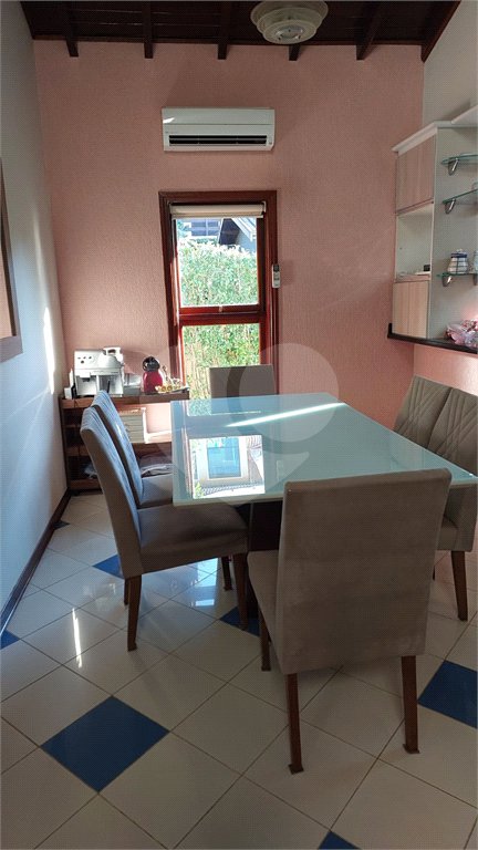 Casa à venda com 3 quartos, sendo 2 suítes, no condomínio Vinhas da Vista Alegre - Lado Sede, Vinhedo - SP