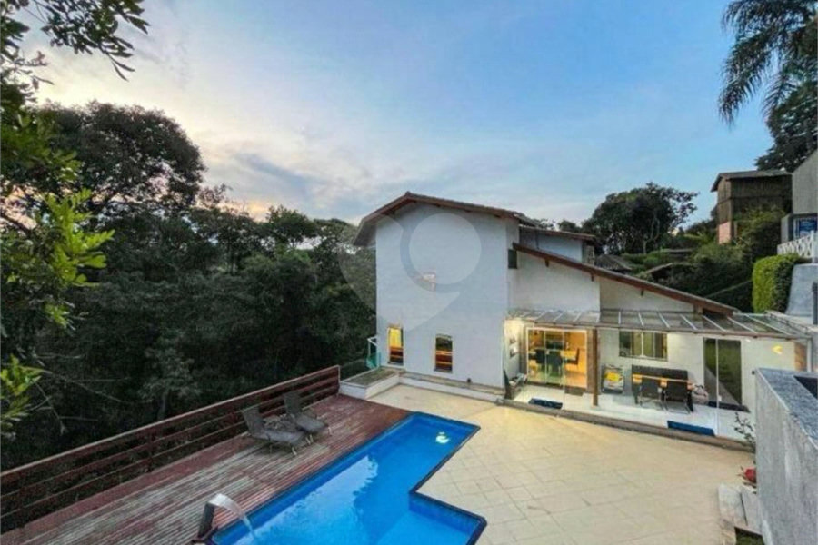 Casa à venda ou para alugar com 4 suítes no condomínio Associação Reserva das Hortênsias, Mairiporã - SP