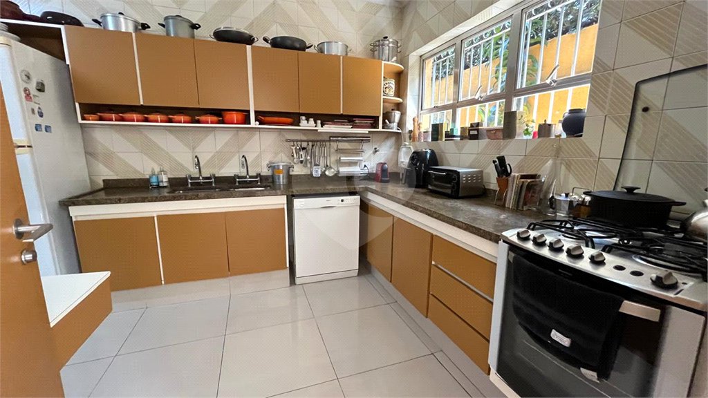 Casa à venda com 4 quartos, sendo 2 suítes, em Lar São Paulo, São Paulo, SP