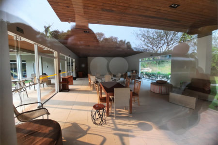 Casa à venda com 3 suítes no condomínio Ecovillagio, São Roque - SP
