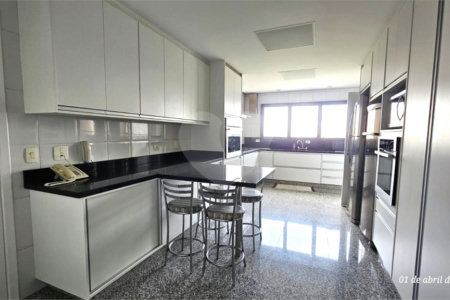 Apartamento com 4 suítes a venda no Alto da Boa Vista