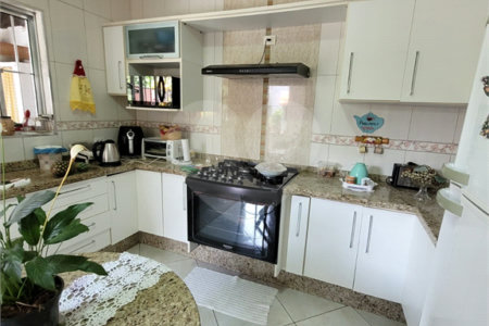Casa Térrea à venda com 4 quartos, sendo 1 suíte,  em Vila Nova Socorro, Mogi das Cruzes, SP