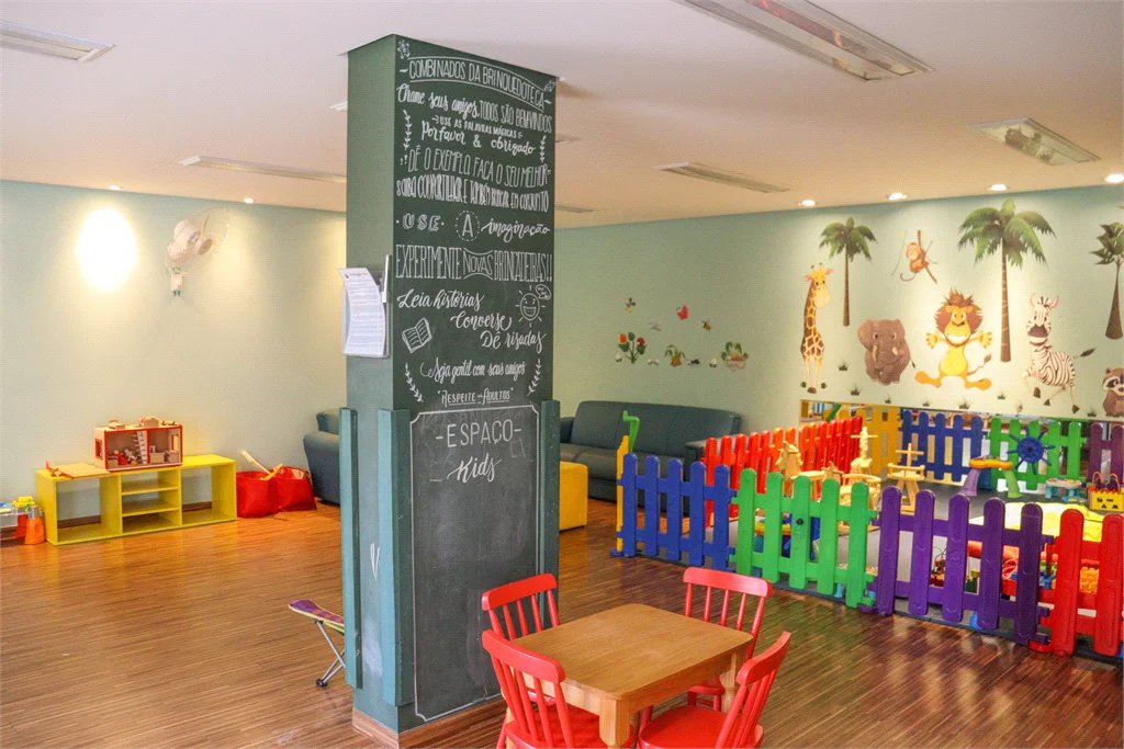 Apartamento à venda com 3 quartos, sendo 1 suíte,  em Vila Madalena, São Paulo, SP